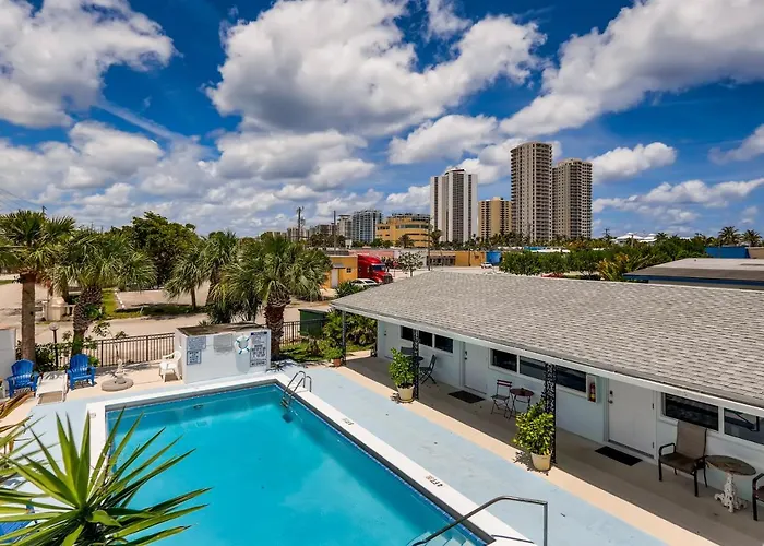 Coral Sands Huge Studio W/ 2 Queen Beds!